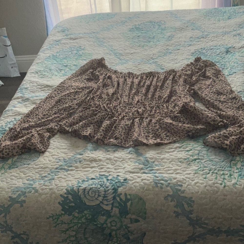 Chic Leopard Print Smocked Blouse
